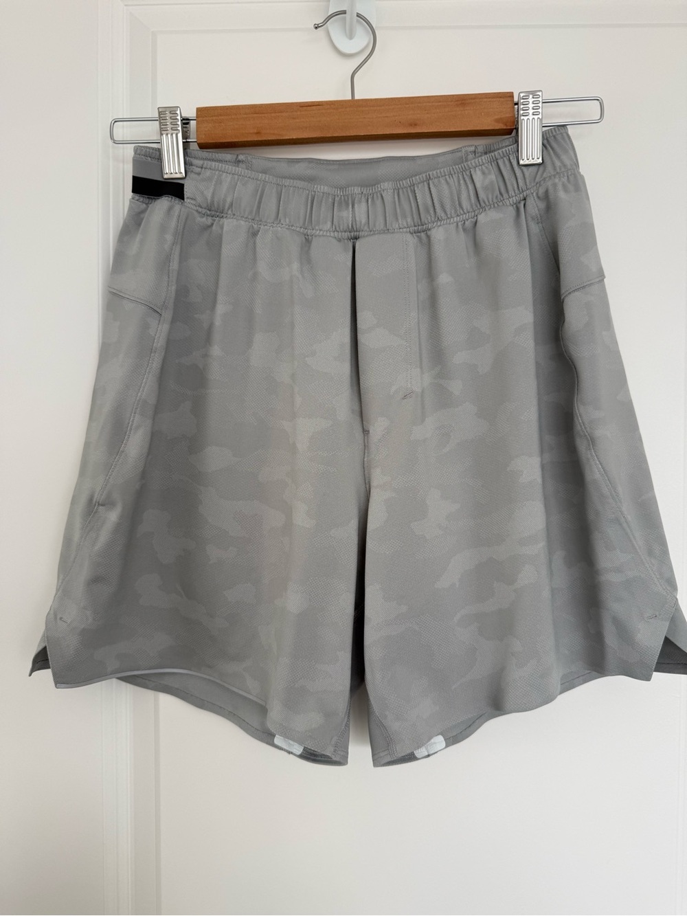 LULULEMON | Men's Camo Athletic Shorts - Size Small
